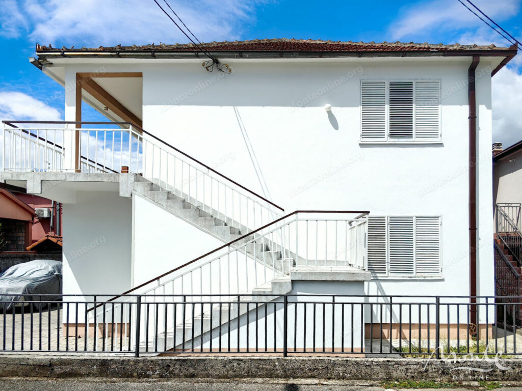 prostornyj dom v spokojnom zelenom rajone toloshi podgoricza 04