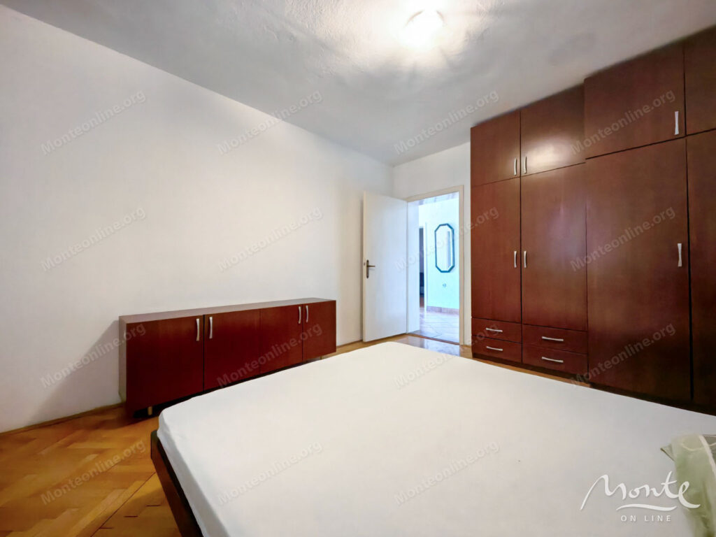 prostornyj dom v spokojnom zelenom rajone toloshi podgoricza 11