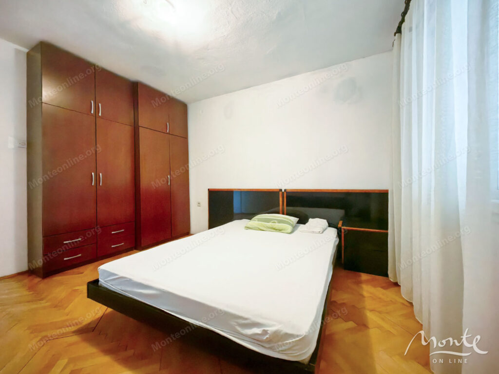 prostornyj dom v spokojnom zelenom rajone toloshi podgoricza 13