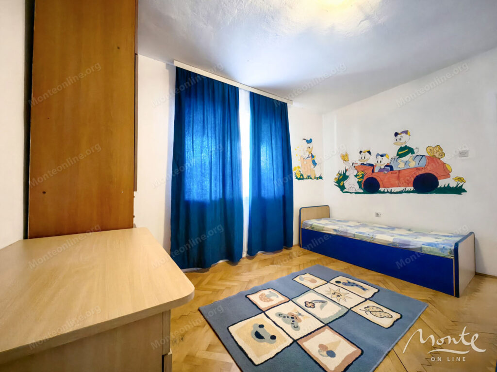 prostornyj dom v spokojnom zelenom rajone toloshi podgoricza 14