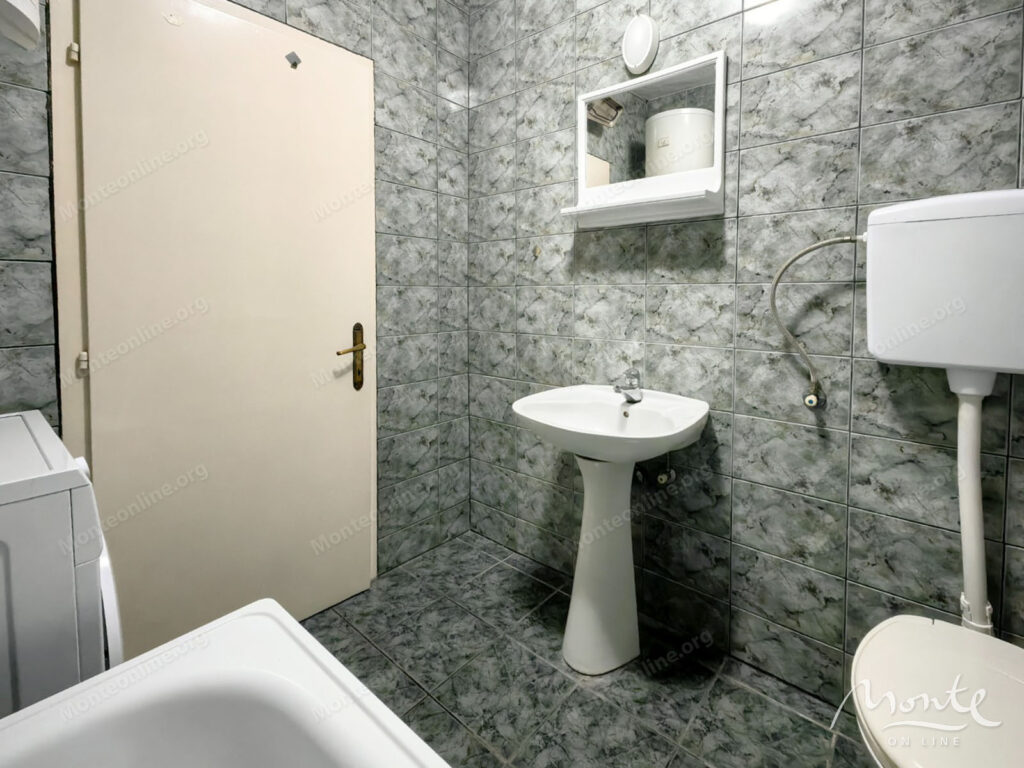 prostornyj dom v spokojnom zelenom rajone toloshi podgoricza 17