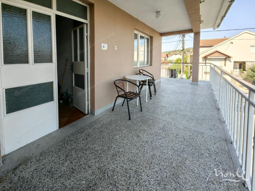 prostornyj dom v spokojnom zelenom rajone toloshi podgoricza 21