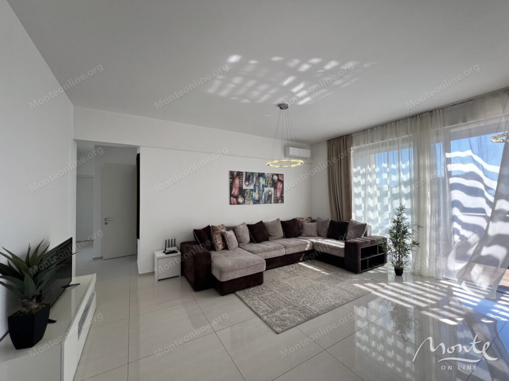 prostornyj penthaus s 2 spalnyami tremya terrasami i garazhom v bechichi 05