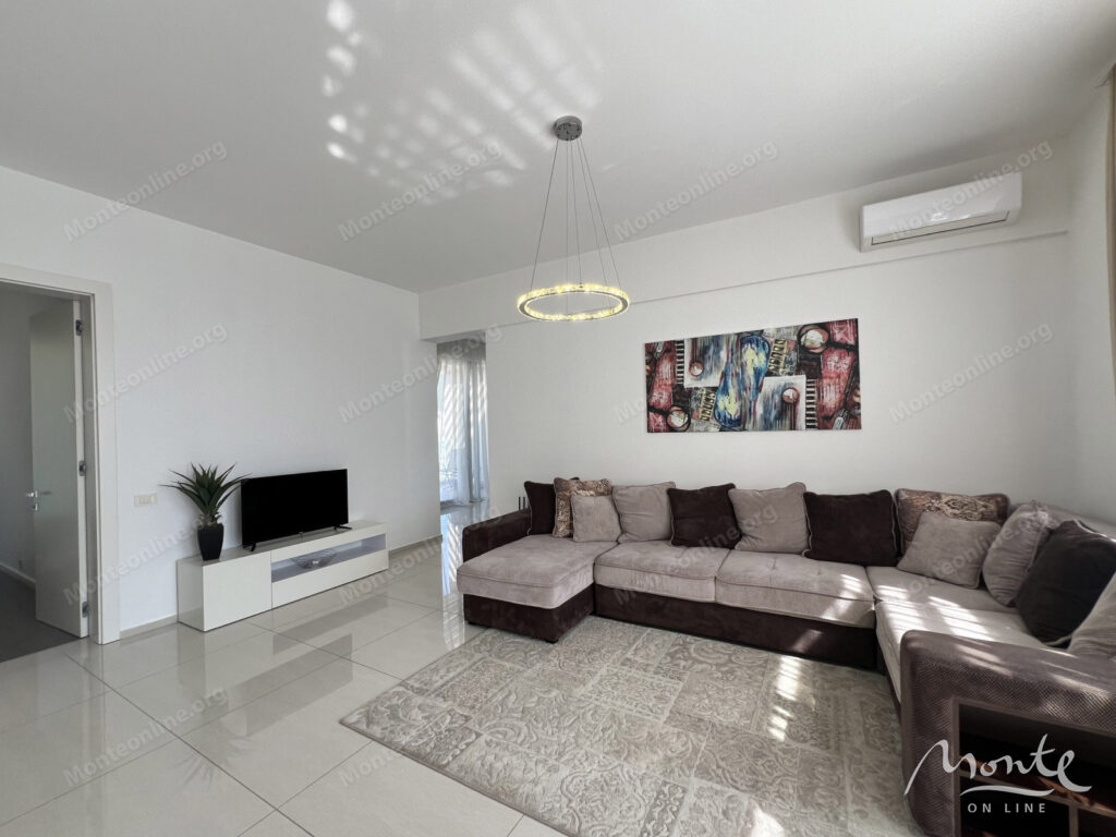 prostornyj penthaus s 2 spalnyami tremya terrasami i garazhom v bechichi 06