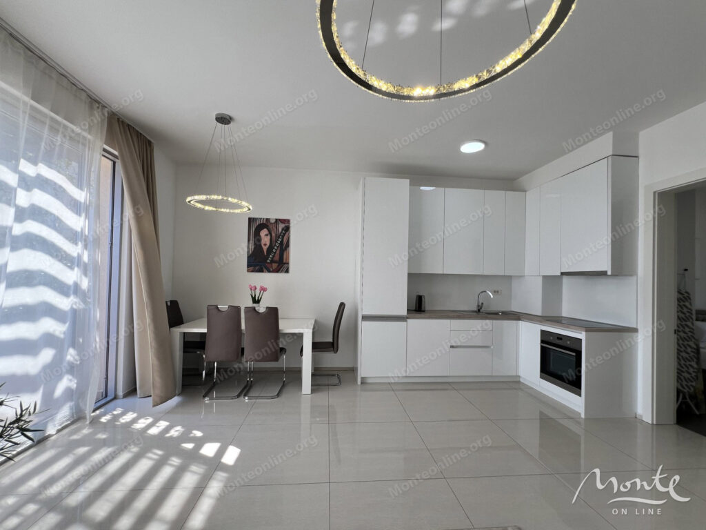 prostornyj penthaus s 2 spalnyami tremya terrasami i garazhom v bechichi 07