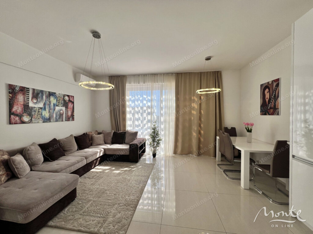 prostornyj penthaus s 2 spalnyami tremya terrasami i garazhom v bechichi 09