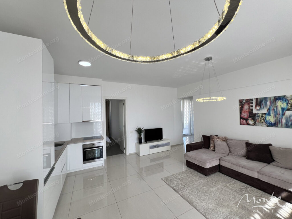 prostornyj penthaus s 2 spalnyami tremya terrasami i garazhom v bechichi 10