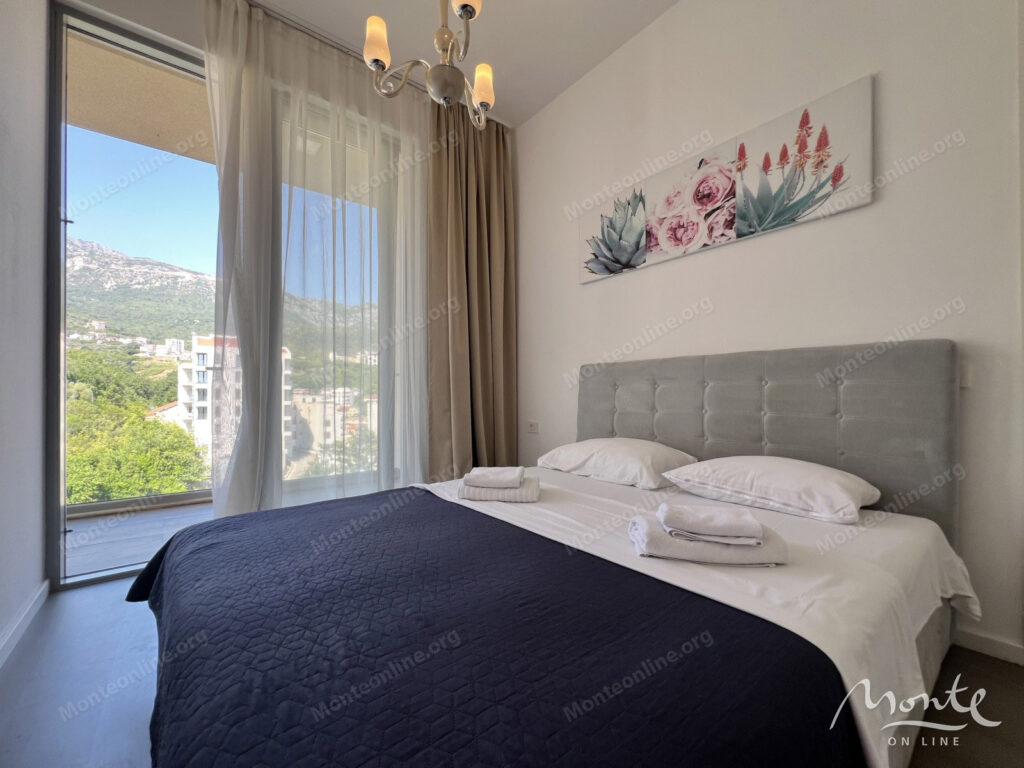 prostornyj penthaus s 2 spalnyami tremya terrasami i garazhom v bechichi 15