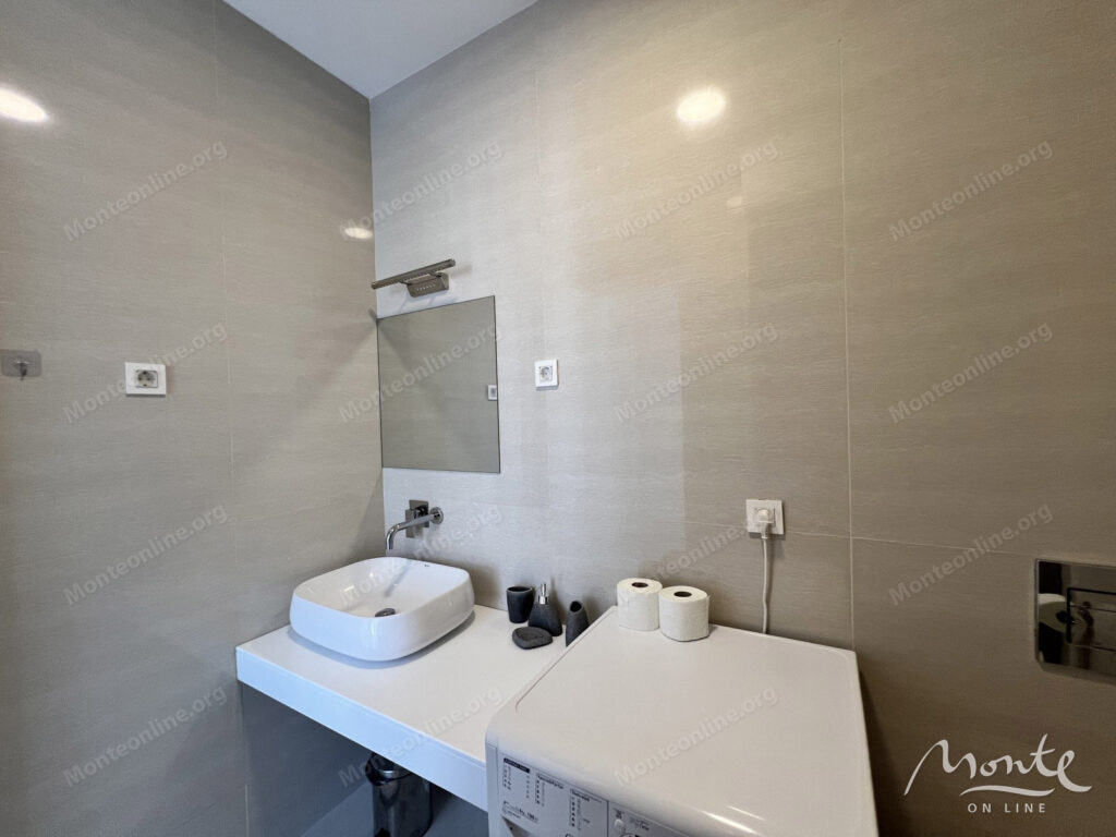 prostornyj penthaus s 2 spalnyami tremya terrasami i garazhom v bechichi 21