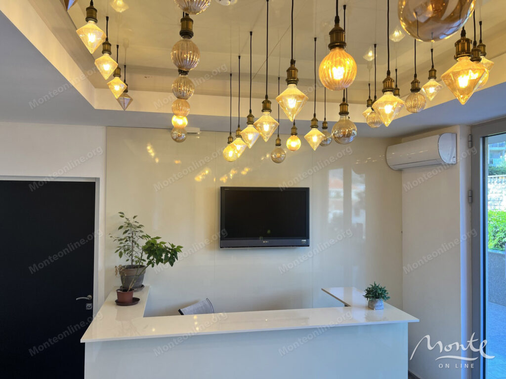 prostornyj penthaus s 2 spalnyami tremya terrasami i garazhom v bechichi 22