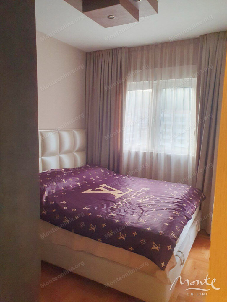 sovremennaya 2 spalnaya kvartira s terrasoj v budve 09