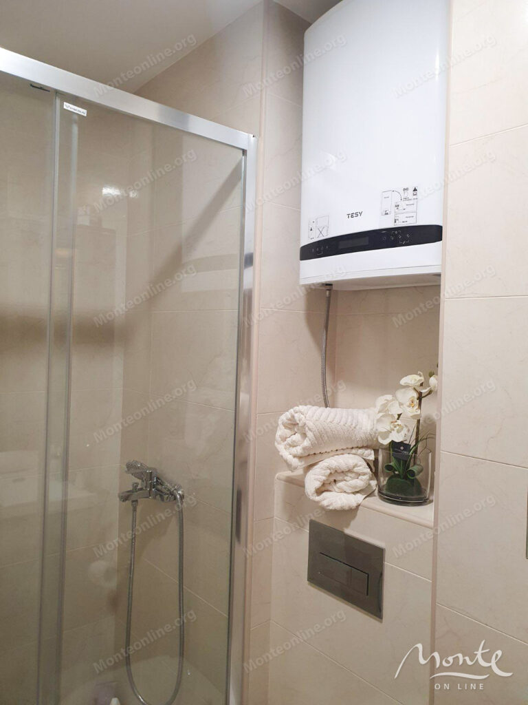 sovremennaya 2 spalnaya kvartira s terrasoj v budve 16