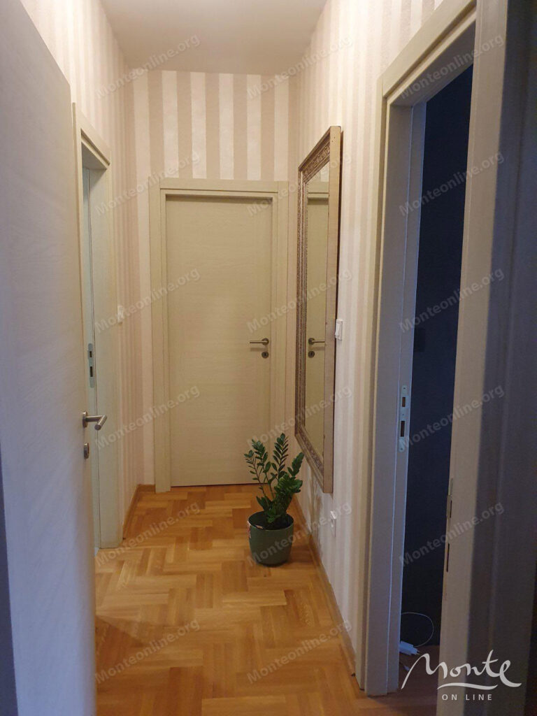 sovremennaya 2 spalnaya kvartira s terrasoj v budve 17