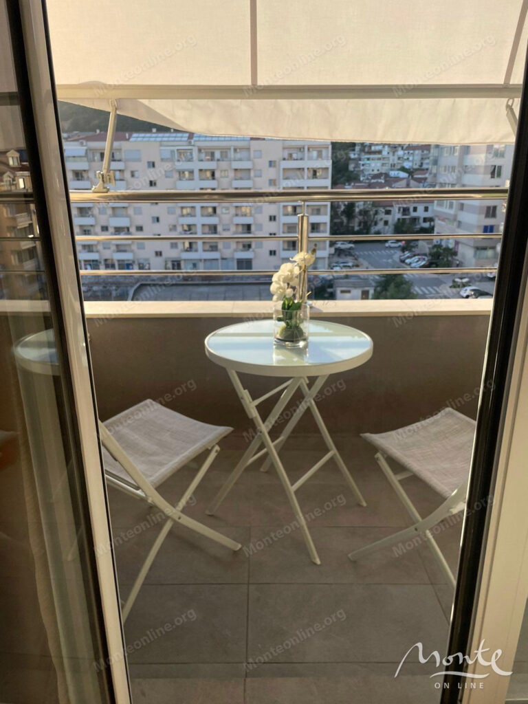 sovremennaya 2 spalnaya kvartira s terrasoj v budve 19