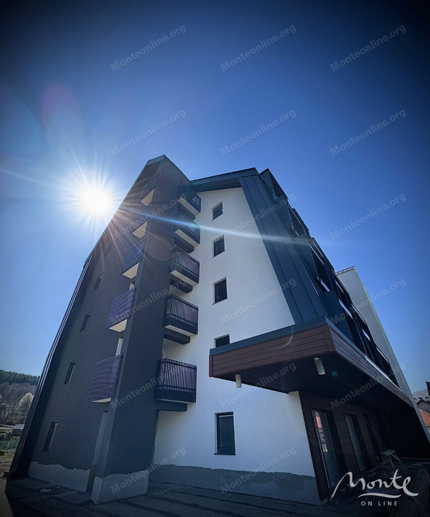 svetlyj 1 spalnyj apartament s dvumya prostornymi balkonami v kolashine 01