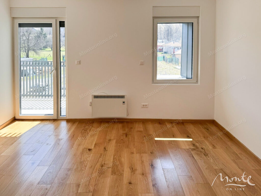 svetlyj 1 spalnyj apartament s dvumya prostornymi balkonami v kolashine 04