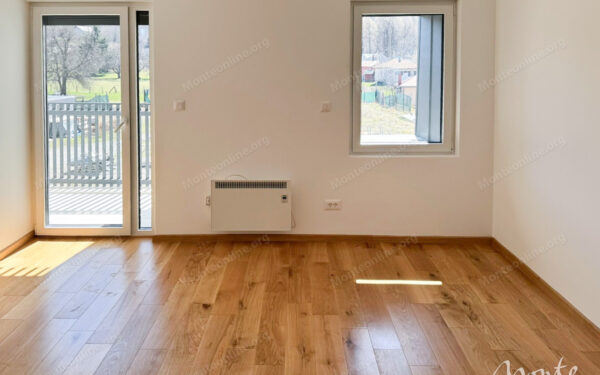 svetlyj 1 spalnyj apartament s dvumya prostornymi balkonami v kolashine 04