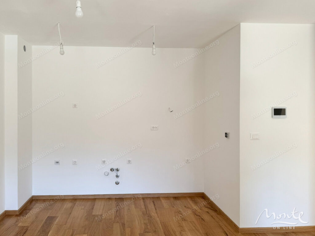 svetlyj 1 spalnyj apartament s dvumya prostornymi balkonami v kolashine 06