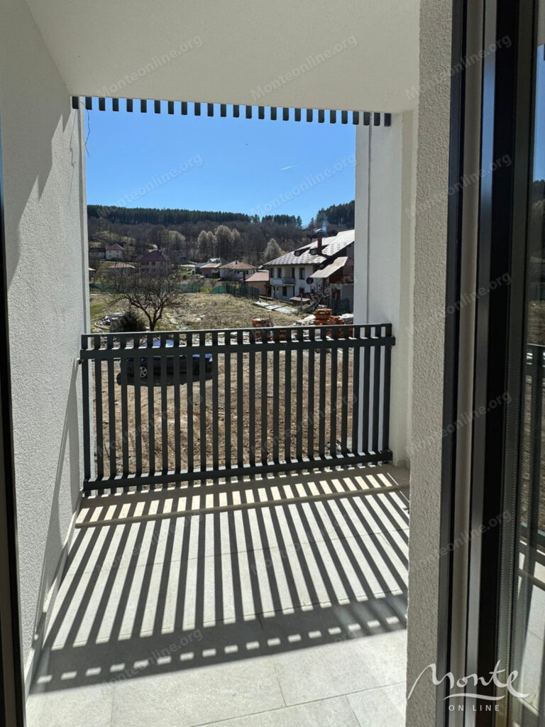 svetlyj 1 spalnyj apartament s dvumya prostornymi balkonami v kolashine 09