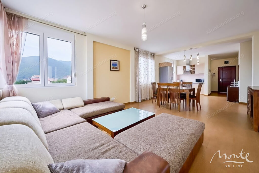 uyutnaya 2 spalnaya kvartira s bolshoj terrasoj i vidom na more v budve 04