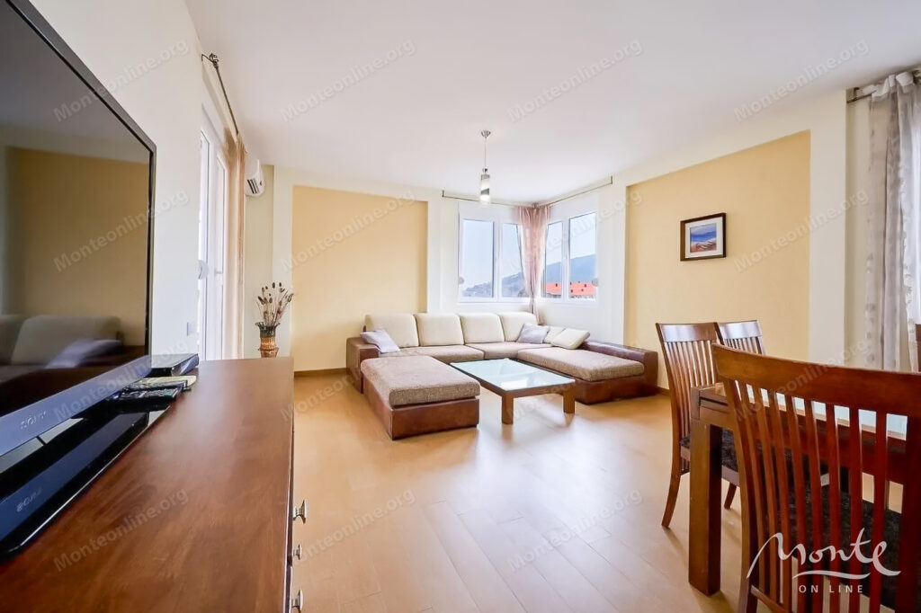 uyutnaya 2 spalnaya kvartira s bolshoj terrasoj i vidom na more v budve 05