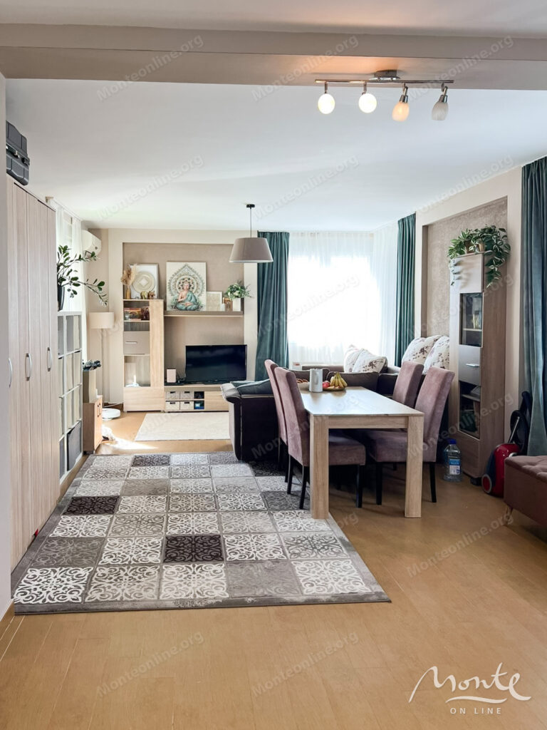 uyutnaya 2 spalnaya kvartira s bolshoj terrasoj v budve 01