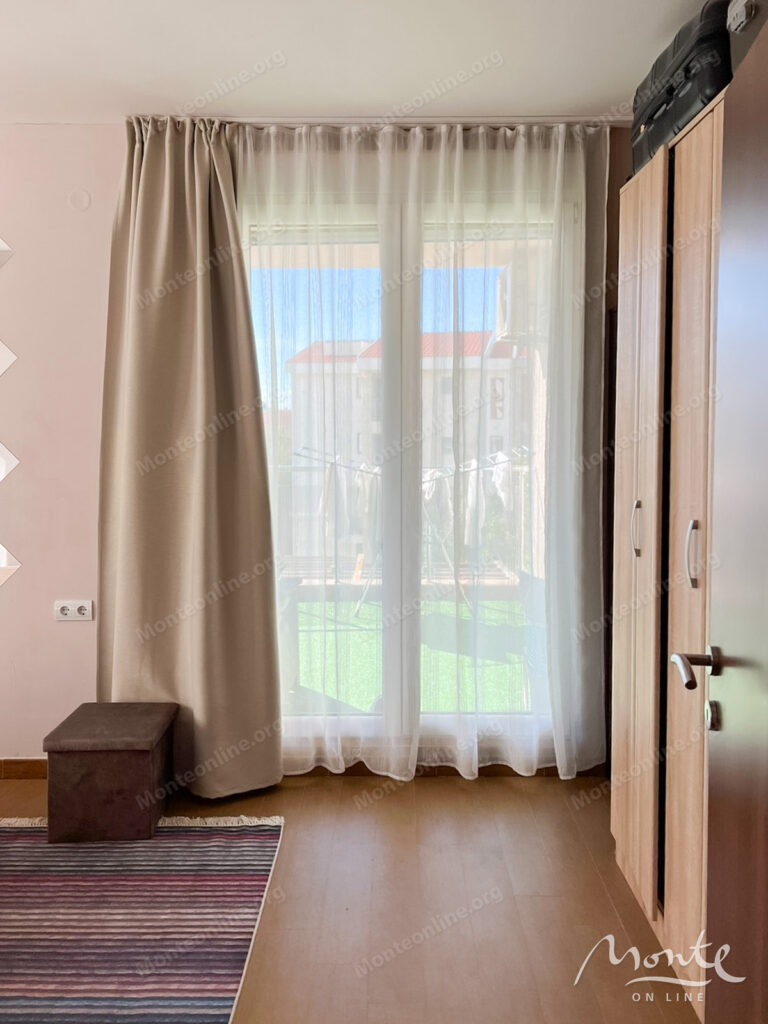 uyutnaya 2 spalnaya kvartira s bolshoj terrasoj v budve 05