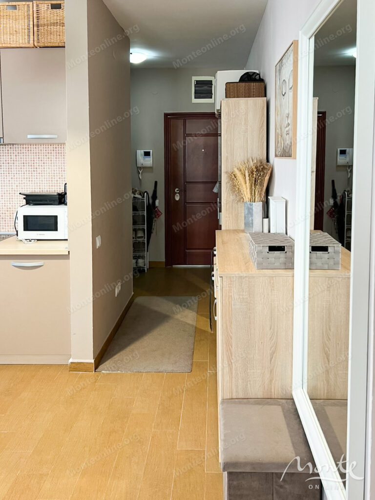 uyutnaya 2 spalnaya kvartira s bolshoj terrasoj v budve 08