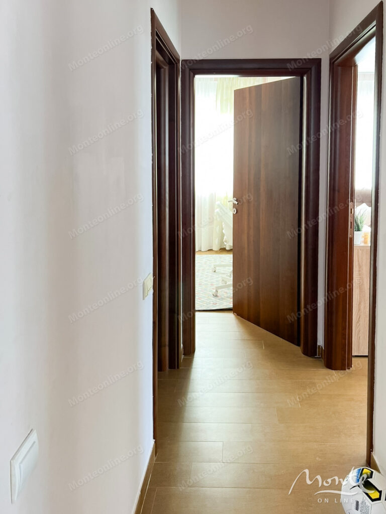 uyutnaya 2 spalnaya kvartira s bolshoj terrasoj v budve 11