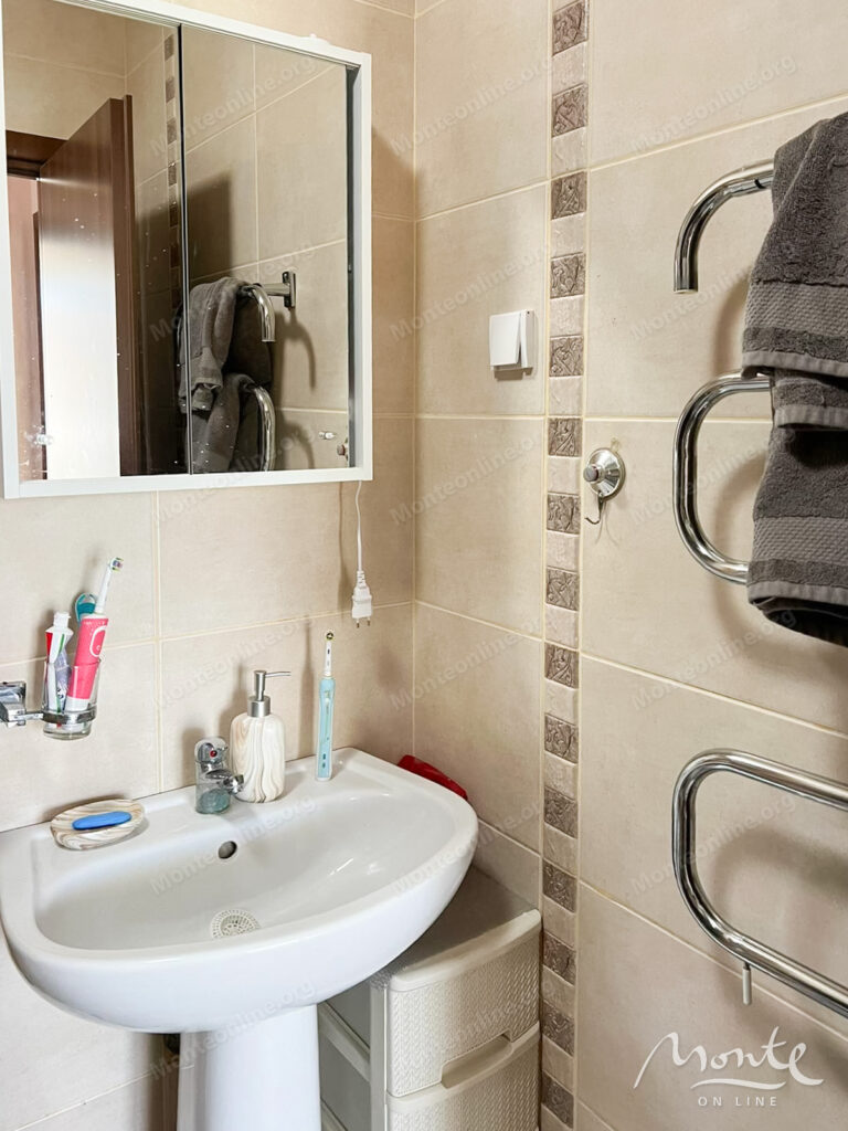 uyutnaya 2 spalnaya kvartira s bolshoj terrasoj v budve 12