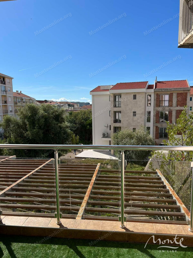 uyutnaya 2 spalnaya kvartira s bolshoj terrasoj v budve 13