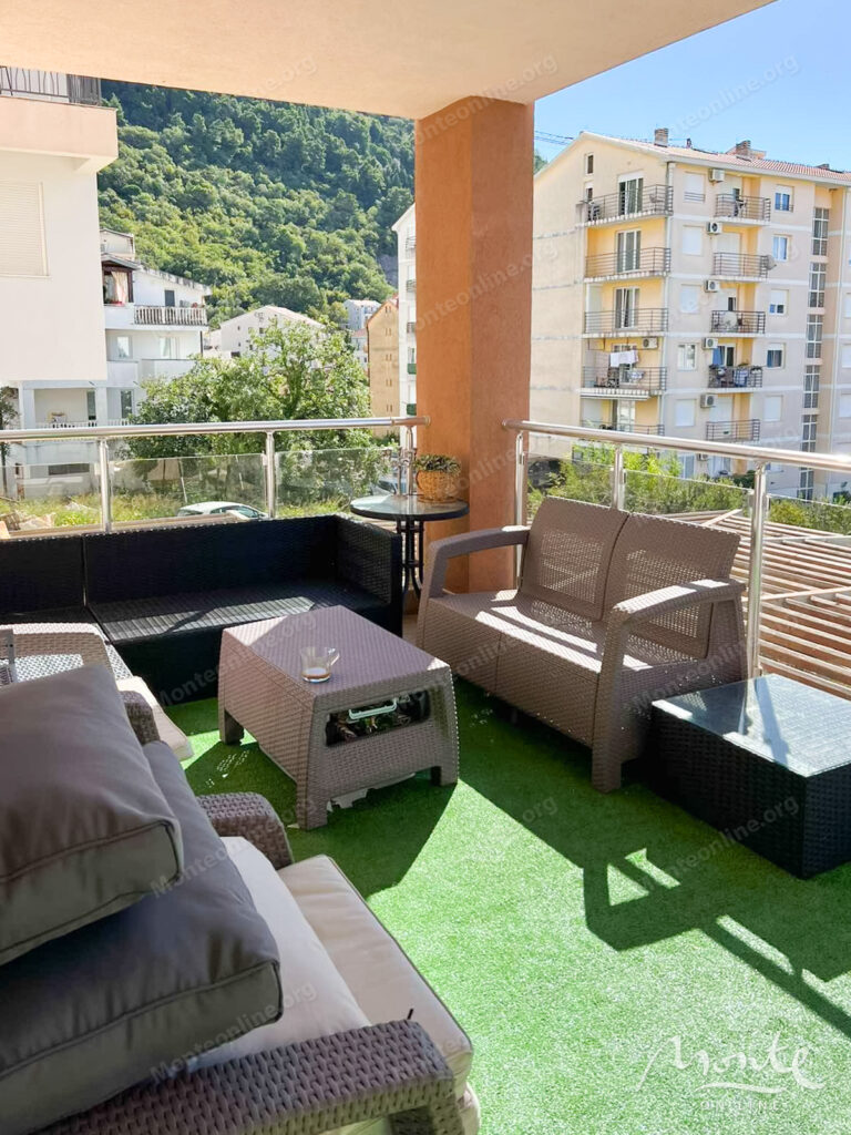 uyutnaya 2 spalnaya kvartira s bolshoj terrasoj v budve 14