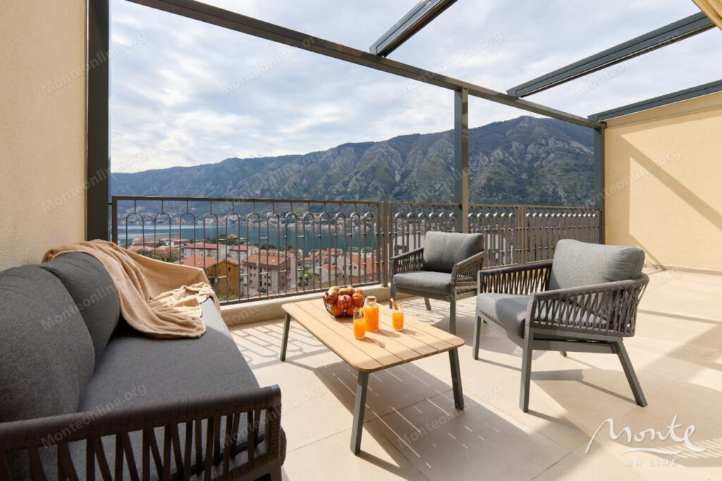 uyutnaya kvartira s bolshoj terrasoj v semejnom rajone dobroty kotor 01