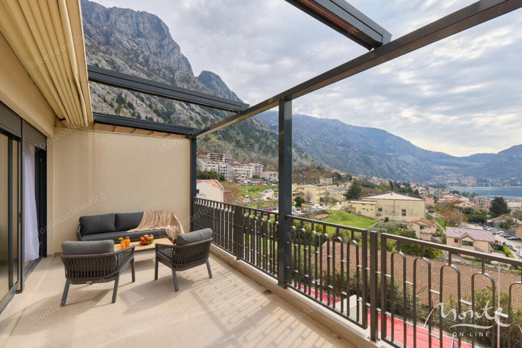 uyutnaya kvartira s bolshoj terrasoj v semejnom rajone dobroty kotor 02