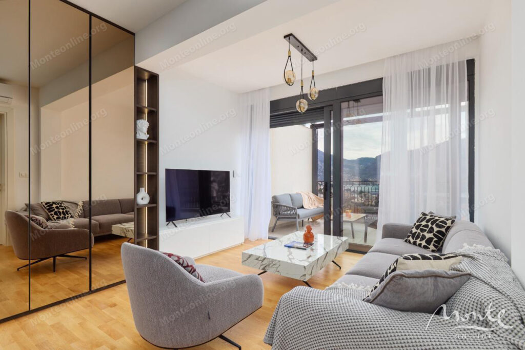 uyutnaya kvartira s bolshoj terrasoj v semejnom rajone dobroty kotor 04