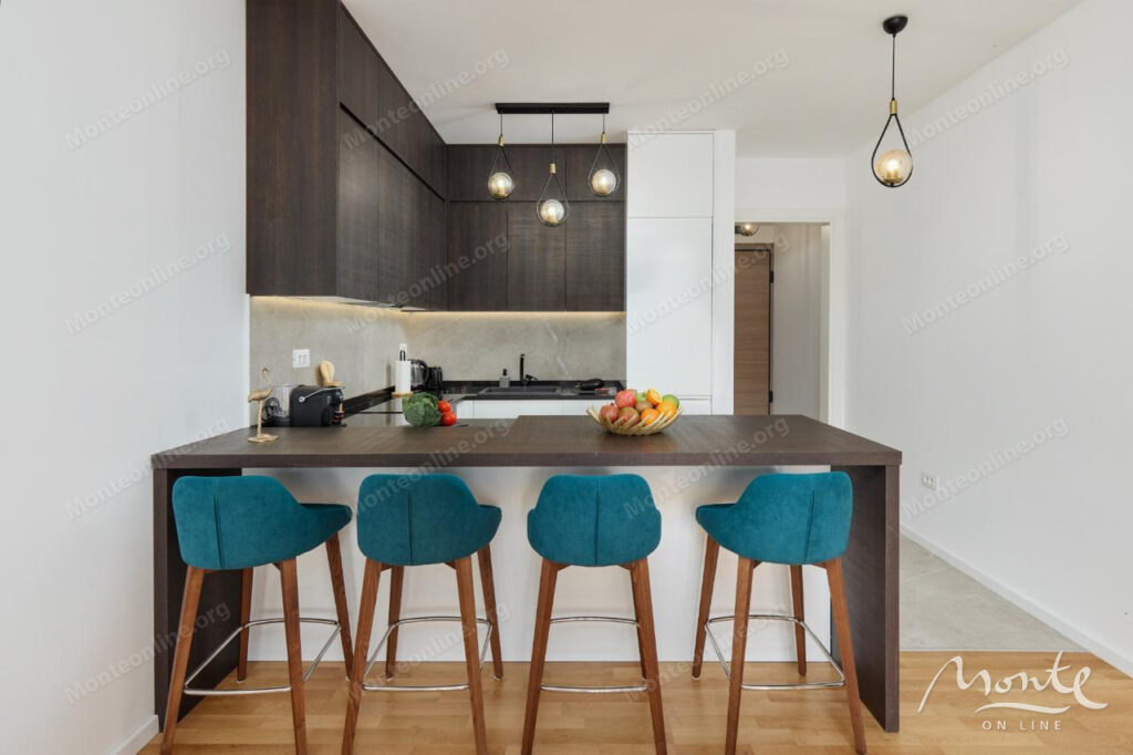 uyutnaya kvartira s bolshoj terrasoj v semejnom rajone dobroty kotor 07