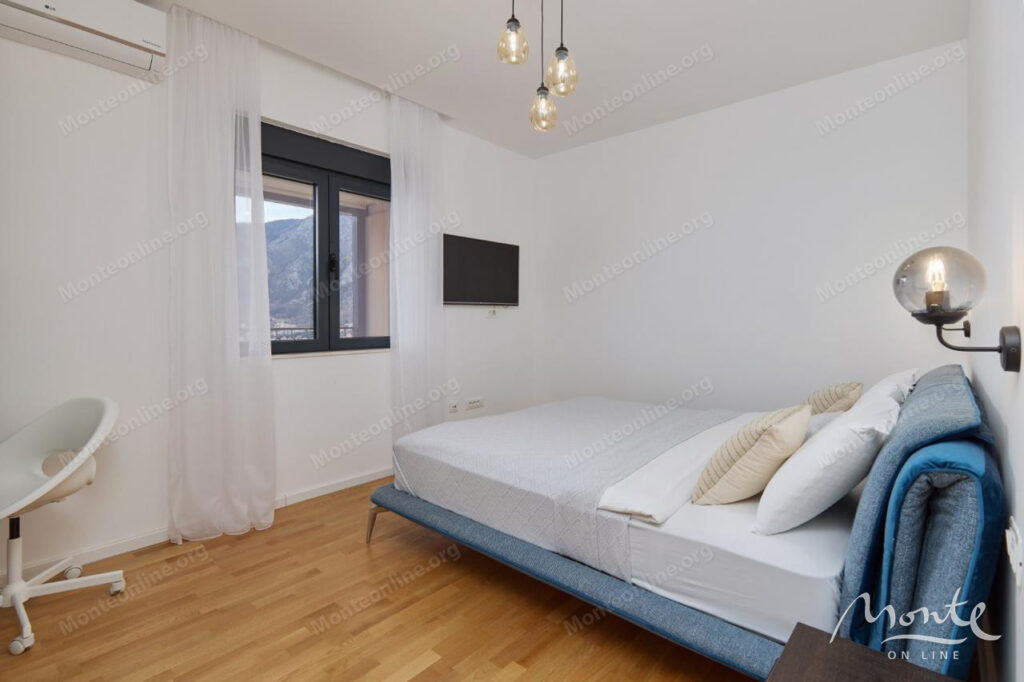 uyutnaya kvartira s bolshoj terrasoj v semejnom rajone dobroty kotor 09