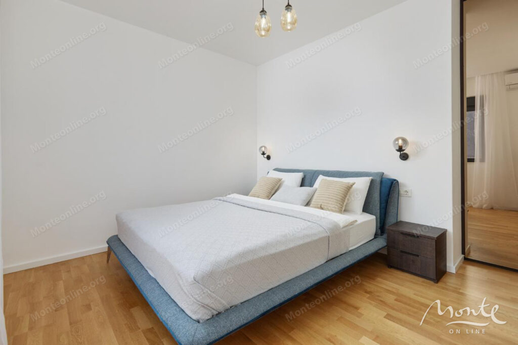 uyutnaya kvartira s bolshoj terrasoj v semejnom rajone dobroty kotor 10