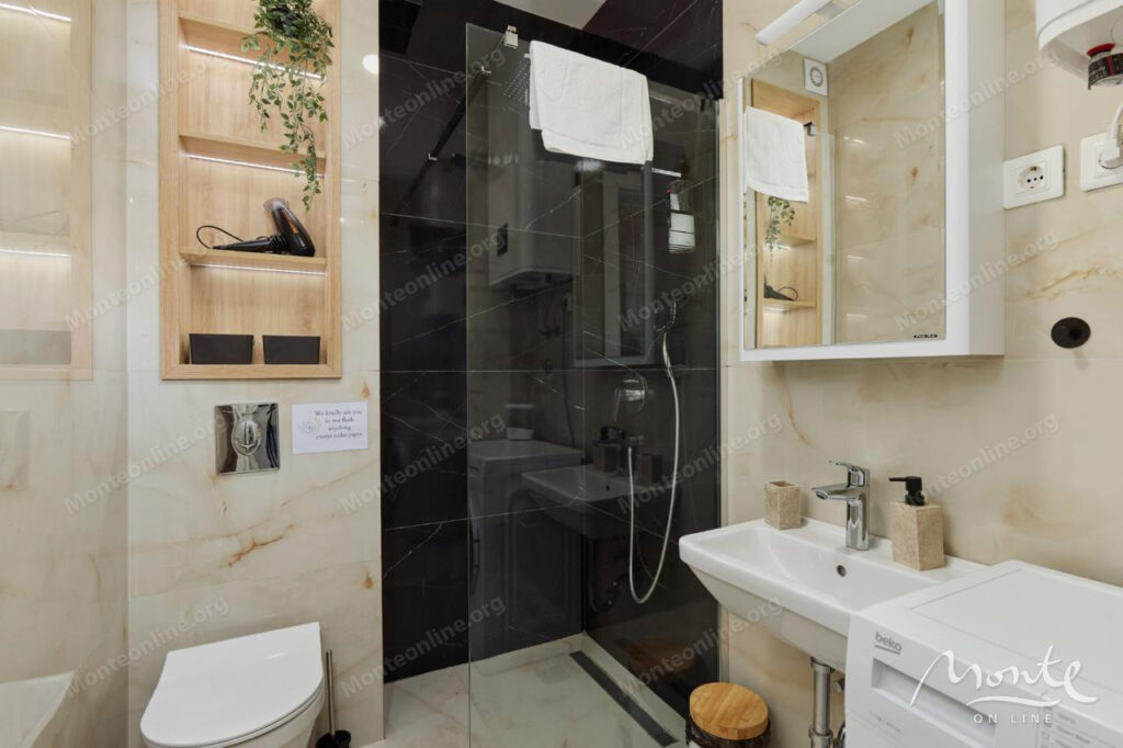 uyutnaya kvartira s bolshoj terrasoj v semejnom rajone dobroty kotor 12