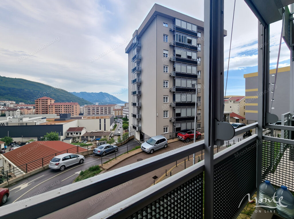 uyutnaya kvartira v novom dome kachestvennoj postrojki v rajone dubovicza budva 03