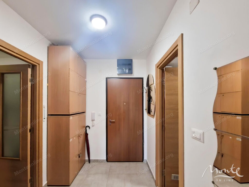 uyutnaya kvartira v novom dome kachestvennoj postrojki v rajone dubovicza budva 09