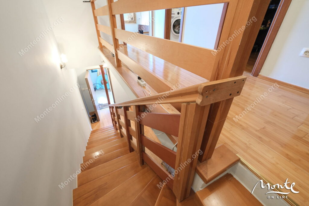 uyutnyj tryohkomnatnyj dupleks s vidom na more risan 14