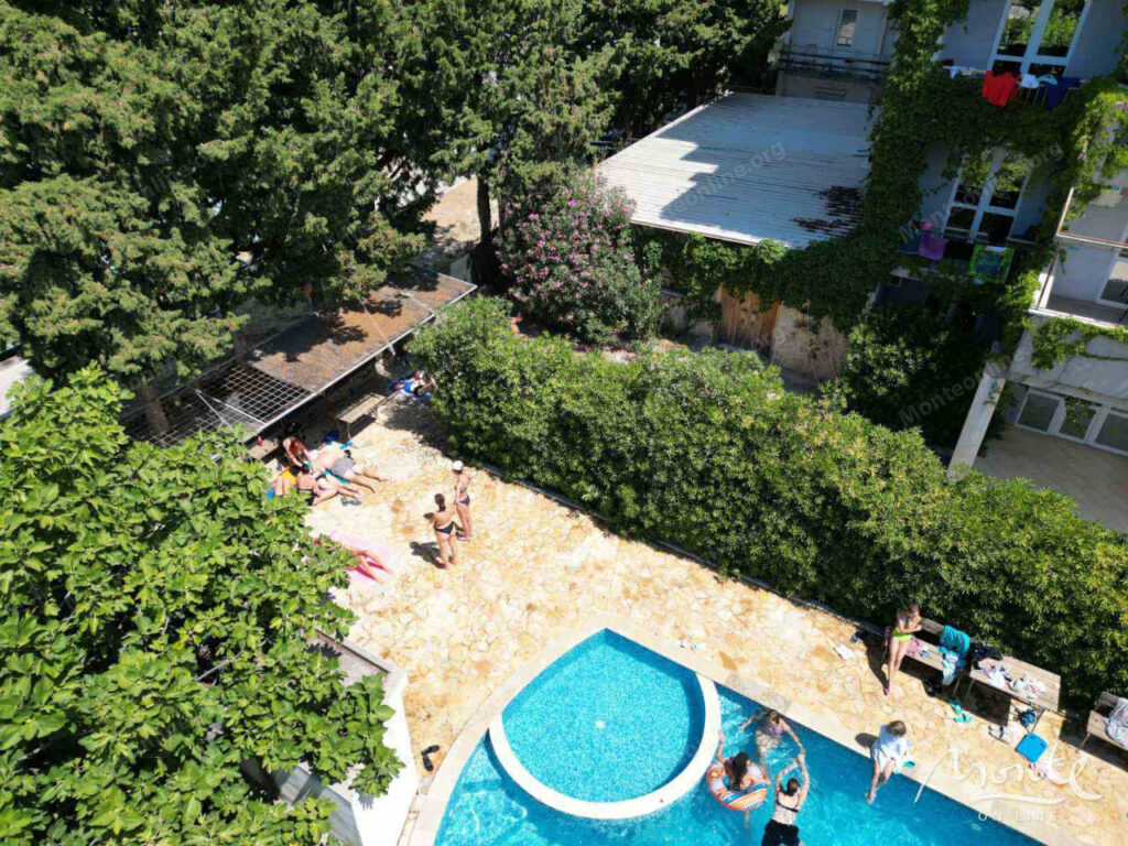 velikolepnyj 4 etazhnyj otel s restoranom i parkovkoj v 300 m ot morya bar 02