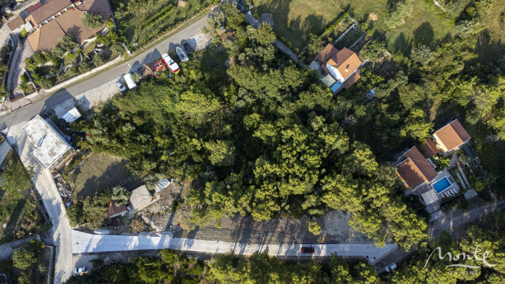 zhivopisnyj zemelnyj uchastok v mojdezh herczeg novi 02