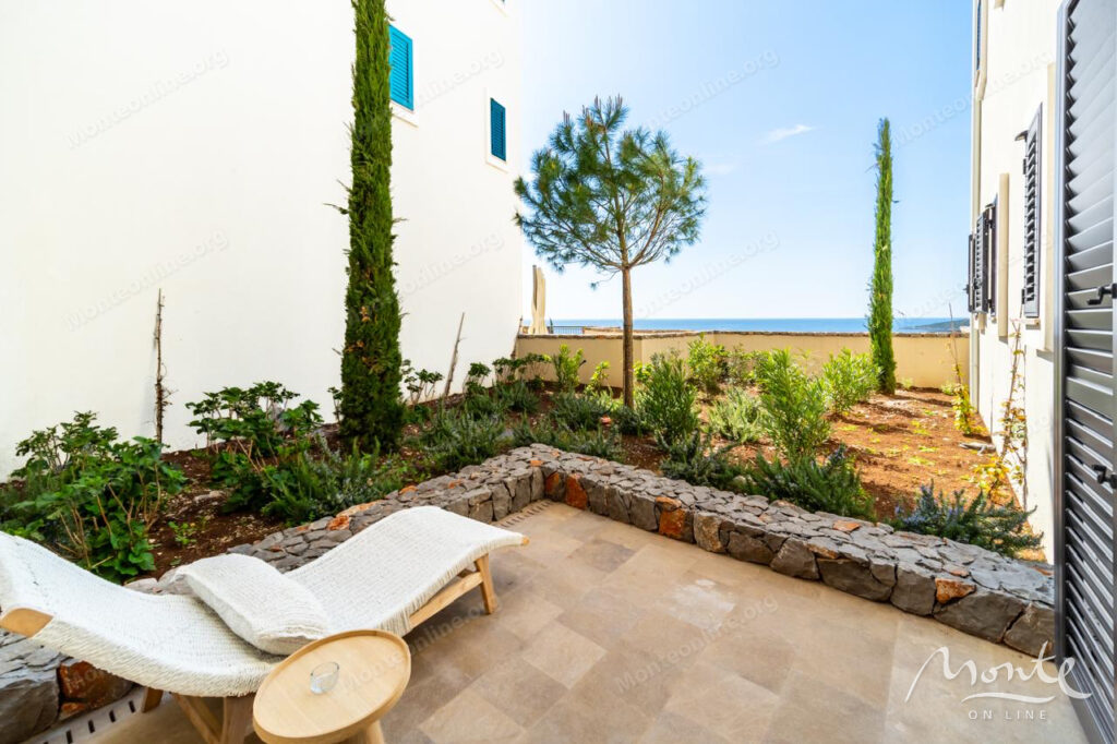 dizajnerskaya 2 spalnaya kvartira s vidom na more v marina village lustica bay 06