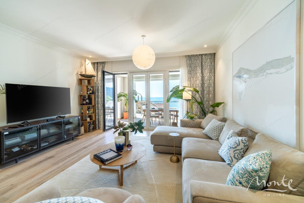 dizajnerskaya 2 spalnaya kvartira s vidom na more v marina village lustica bay 09