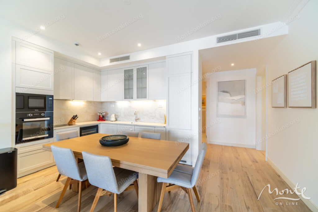 dizajnerskaya 2 spalnaya kvartira s vidom na more v marina village lustica bay 13