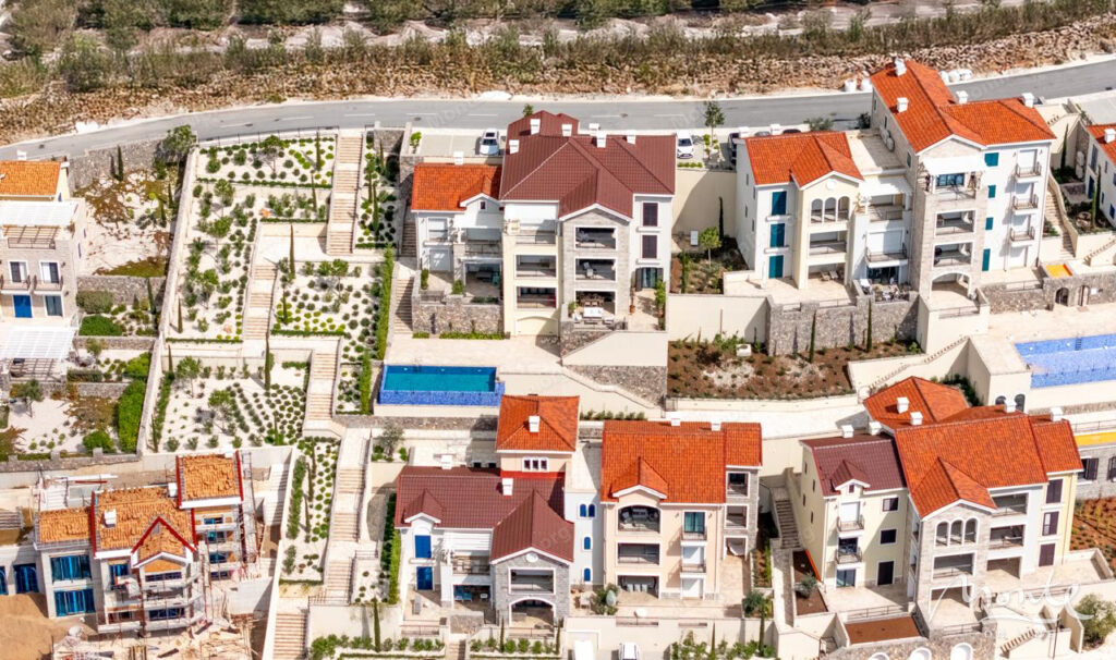 dizajnerskaya 2 spalnaya kvartira s vidom na more v marina village lustica bay 22