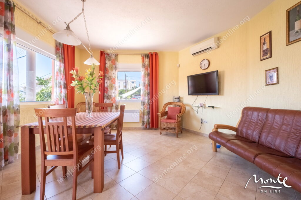 Dom 3sp Krasici Tivat 11