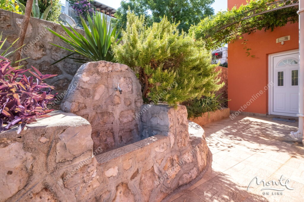 Dom 3sp Krasici Tivat 70